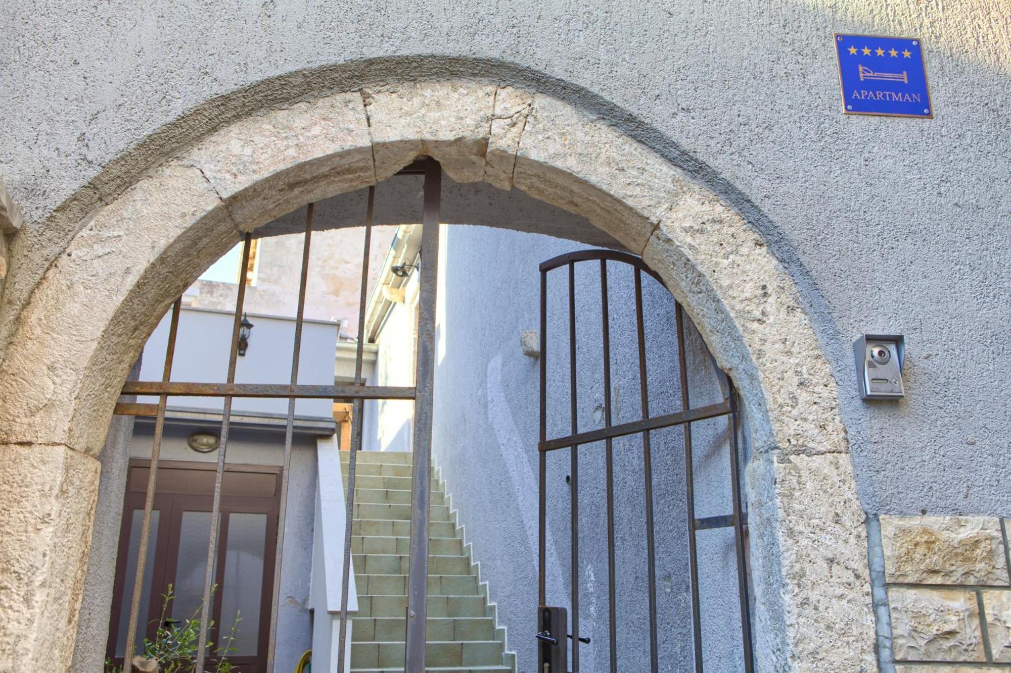 Apartment Old Town Mariolina Krk Town Exterior photo