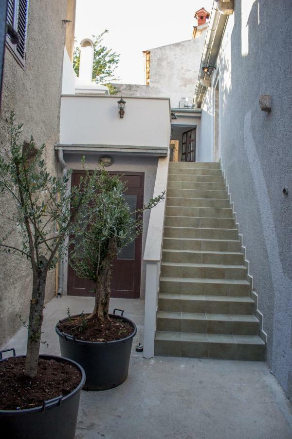 Apartment Old Town Mariolina Krk Town Exterior photo